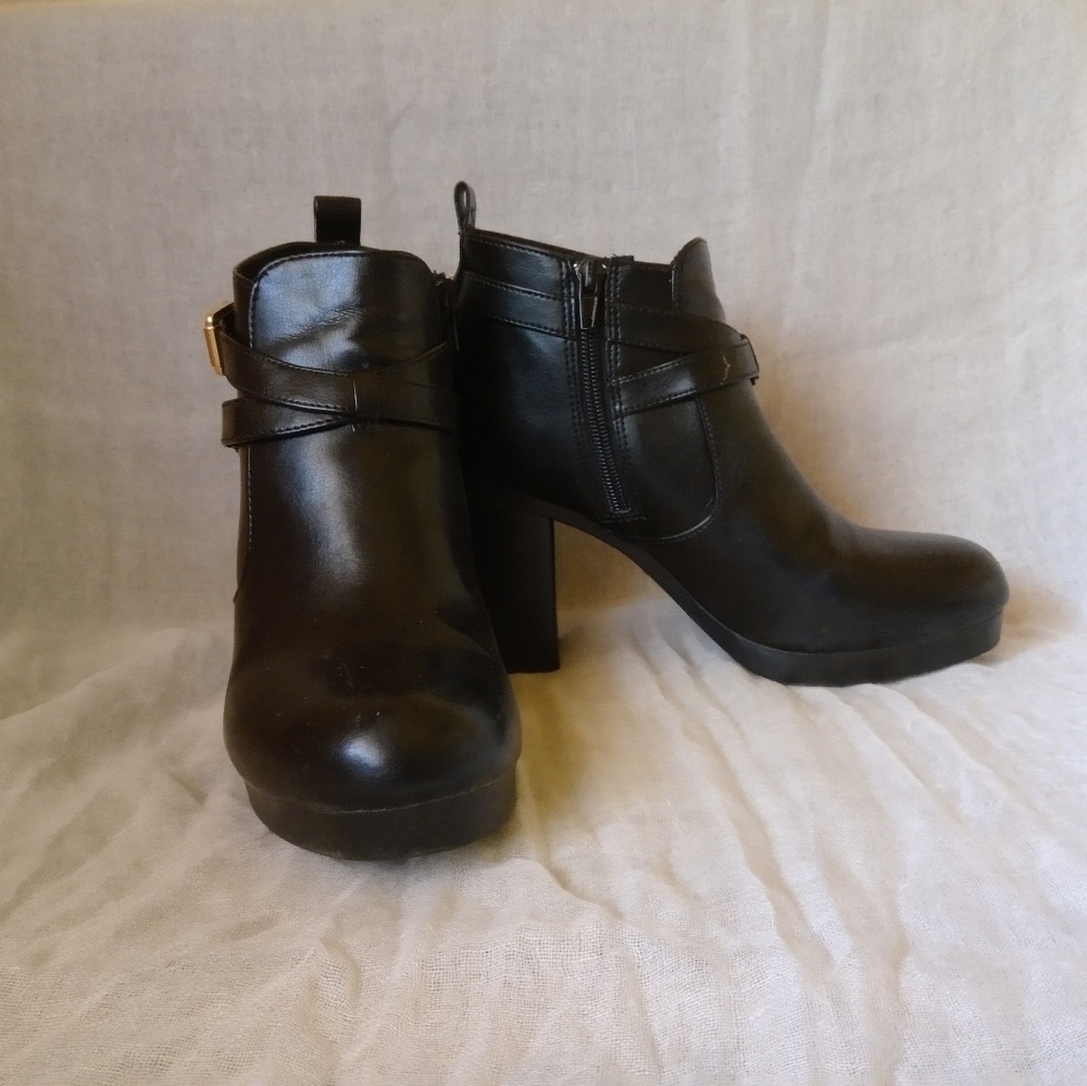 Black Christian Siriano heel booties size 8